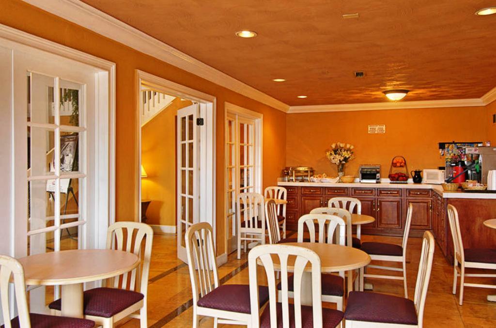 Courtyard Inn North Highlands Restaurant photo